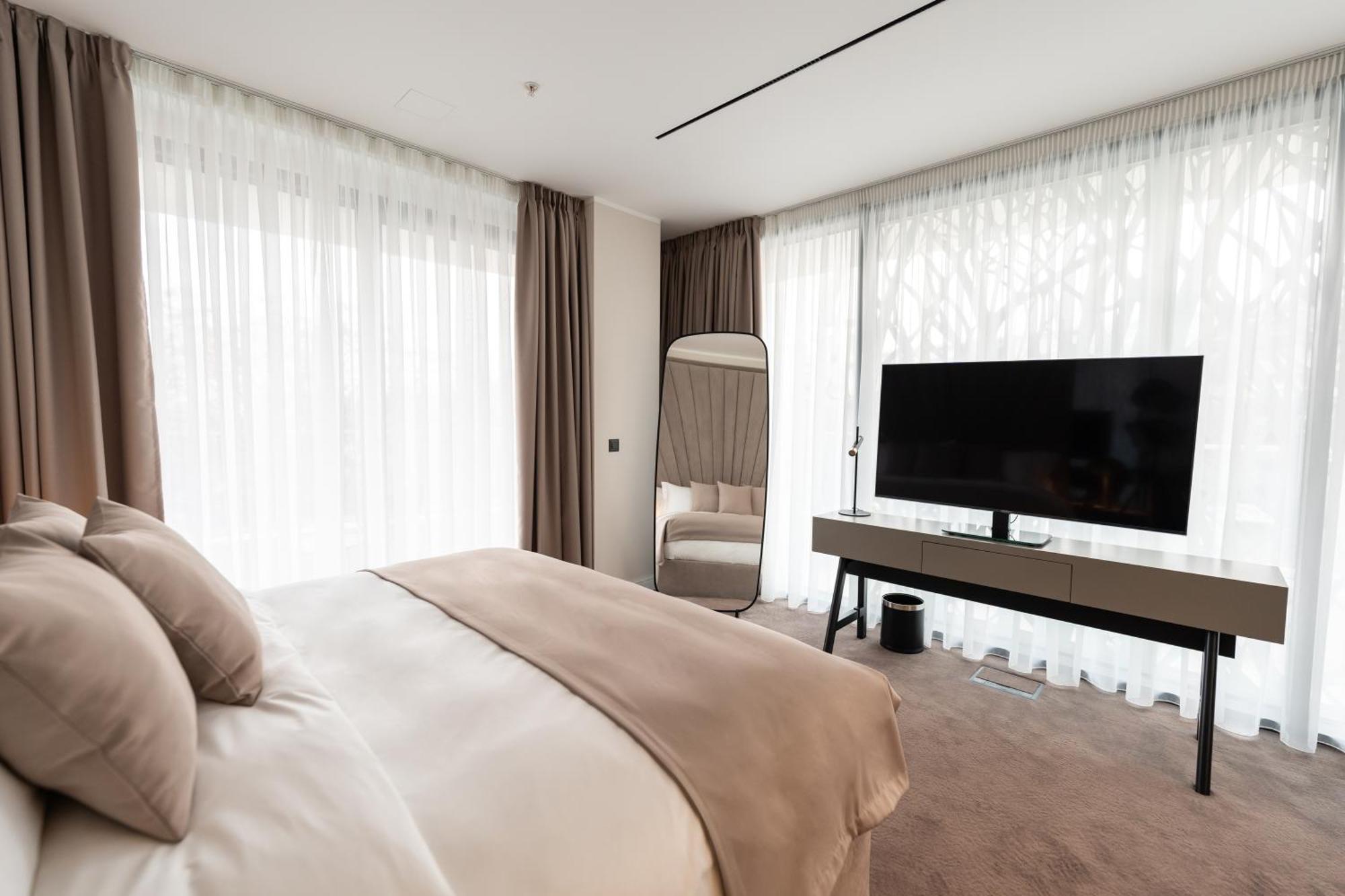 New Belgrade Premium Hotel מראה חיצוני תמונה