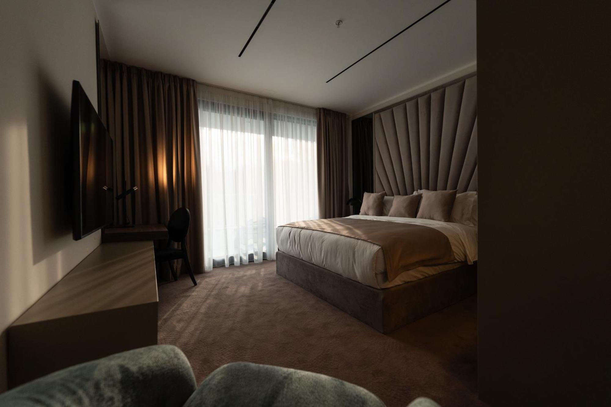 New Belgrade Premium Hotel מראה חיצוני תמונה