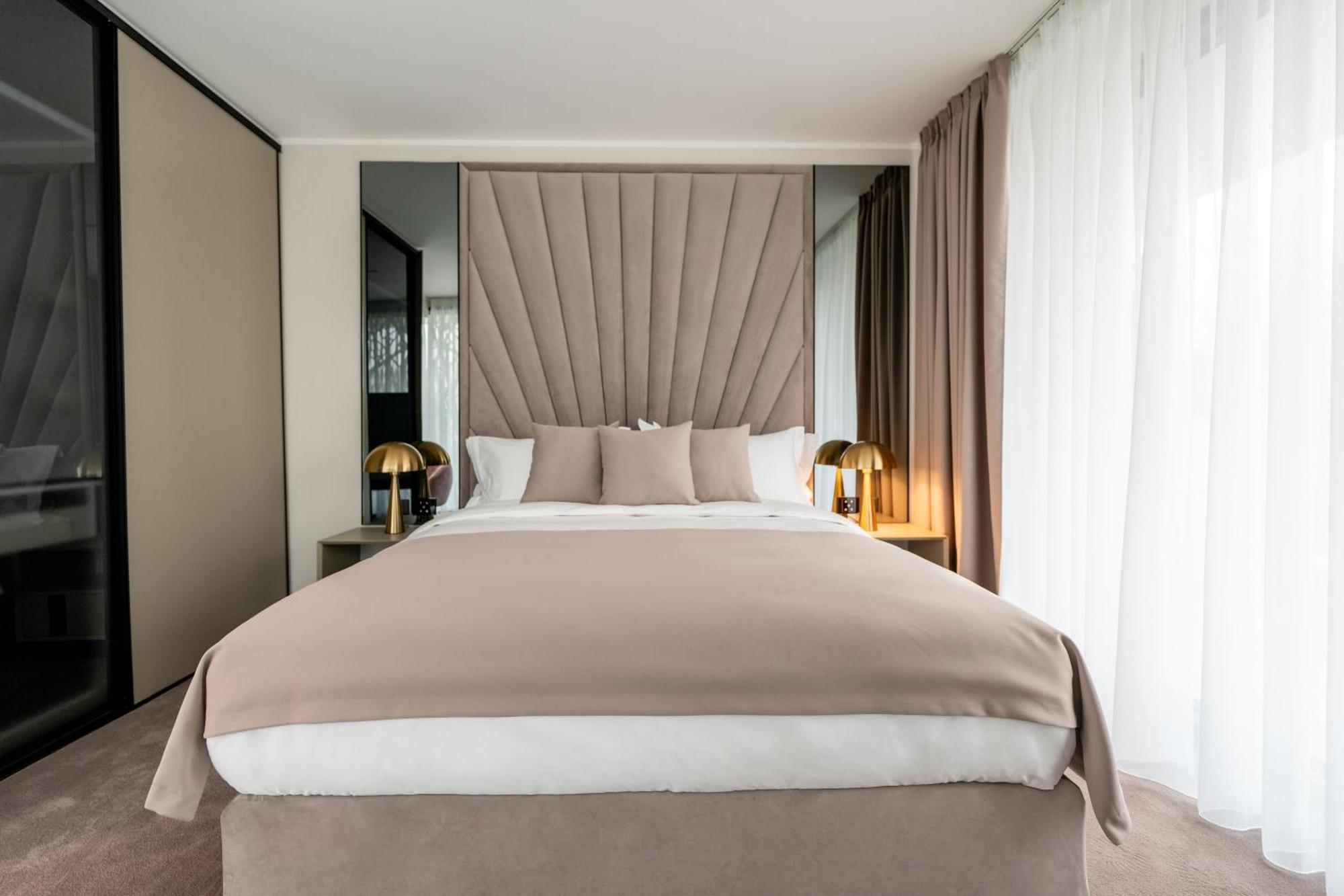 New Belgrade Premium Hotel מראה חיצוני תמונה